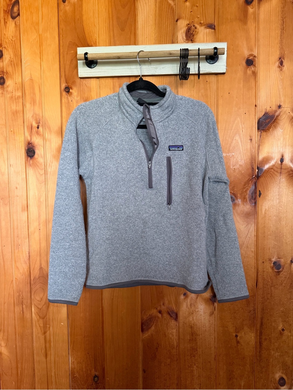 Patagonia Men’s Light Gray Quarter-Zip Fleece Pullover